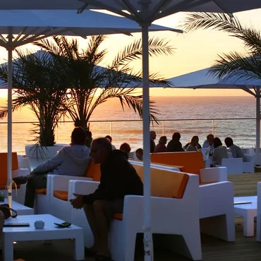 L'apéro les pieds dans l'eau à Bisca Grands lacs