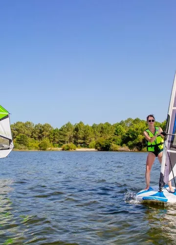 activite-nautique-biscarrosse-lac-planche-a-voile.jpg activite-nautique-biscarrosse-lac-planche-a-voile.jpg