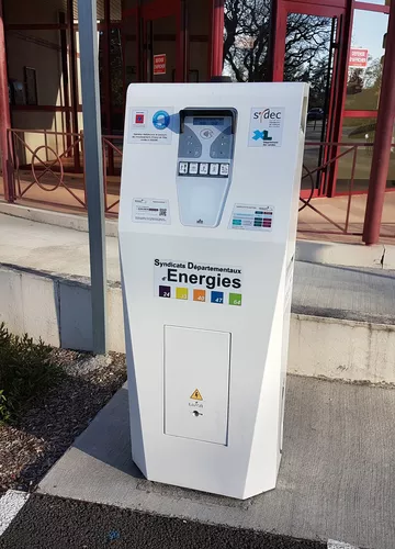 Borne de recharge voiture électrique à la mairie de lue Borne de recharge voiture électrique à la mairie de lue