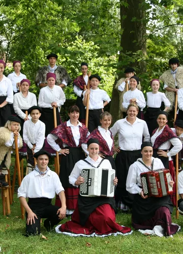 Les hérons des Lacs Groupe folklorique les hérons des Lacs