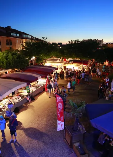 Le marché nocturne de Biscarrosse Le marché nocturne de Biscarrosse