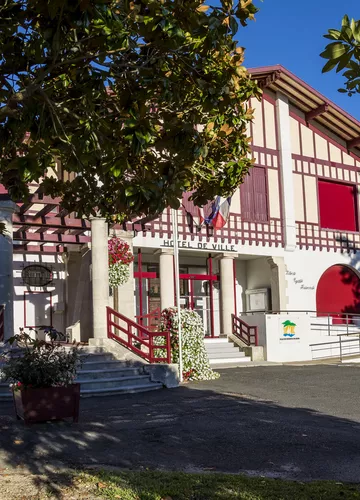 Mairie de Parentis en Born Mairie de Parentis en Born