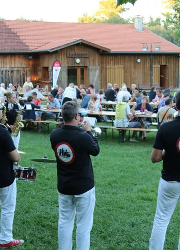 Repas landais en plein air Repas landais avec animation banda