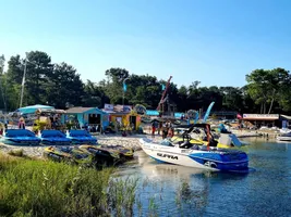 canapes-sur-l-eau-bisca-maguide-lac canapes-sur-l-eau-bisca-maguide-lac