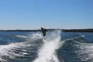 wake-surf-maguide-lac-bisca wake-surf-maguide-lac-bisca