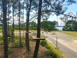 Saut-de-Tarzan-et-vue-sur-le-lac--1- Saut-de-Tarzan-et-vue-sur-le-lac--1-