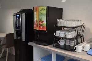 hotel-les-vagues-buffet-petit-dejeuner-2 hotel-les-vagues-buffet-petit-dejeuner-2