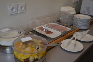 hotel-les-vagues-buffet-petit-dejeuner-5 hotel-les-vagues-buffet-petit-dejeuner-5