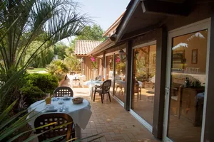 hotel-la-ferme-d-en-chon-petit-dejeuner-en-terrasse-bisca hotel-la-ferme-d-en-chon-petit-dejeuner-en-terrasse-bisca