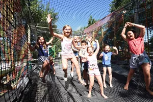 ENFANTS TRAMPOLINE ENFANTS TRAMPOLINE