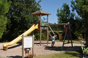 En Chon Les Pins-AIRE DE JEUX En Chon Les Pins-AIRE DE JEUX