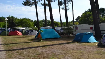 camping-les-echasses-emplacement2 camping-les-echasses-emplacement2