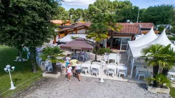 Resto Les Ecureuils terrasse Resto Les Ecureuils terrasse