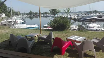 Le Fanum-sanguinet-chaises Le Fanum-sanguinet-chaises
