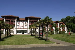 residence-pierre-et-vacances-entree-principale-biscarrosse residence-pierre-et-vacances-entree-principale-biscarrosse