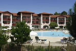residence-pierre-et-vacances-piscine-biscarrosse (2) residence-pierre-et-vacances-piscine-biscarrosse (2)