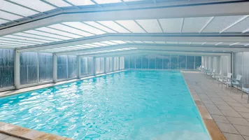 Le Domaine des Grands Lacs_Piscine Couverte Chauffée_Interne_300dpi_01 Le Domaine des Grands Lacs_Piscine Couverte Chauffée_Interne_300dpi_01